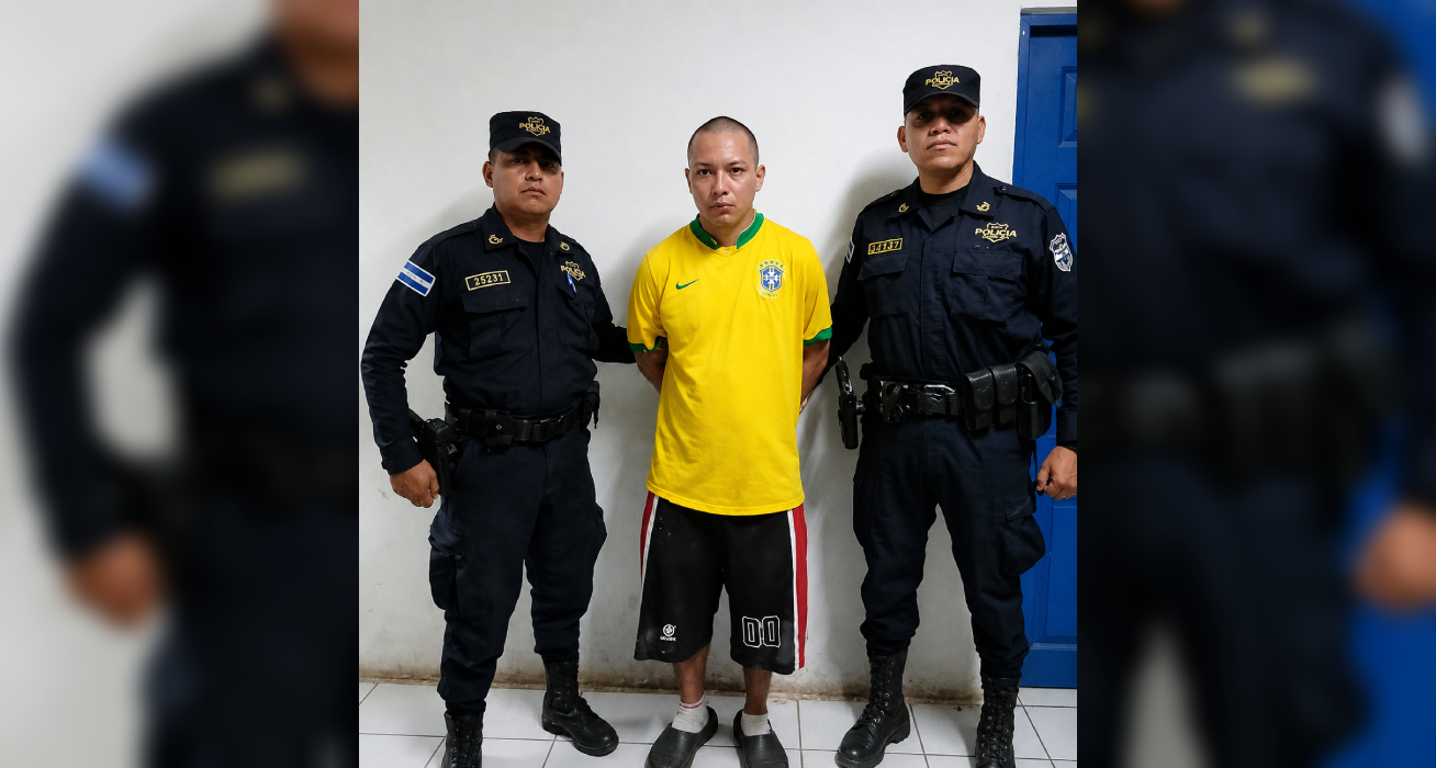 Ulises Ramírez Ortiz, de 20 años, irrumpió en estado de ebriedad en una vivienda en Las Delicias y lesionó a un hombre y a una mujer con un corvo en San Juan Opico. Las víctimas están estables. Foto: @PNCSV.