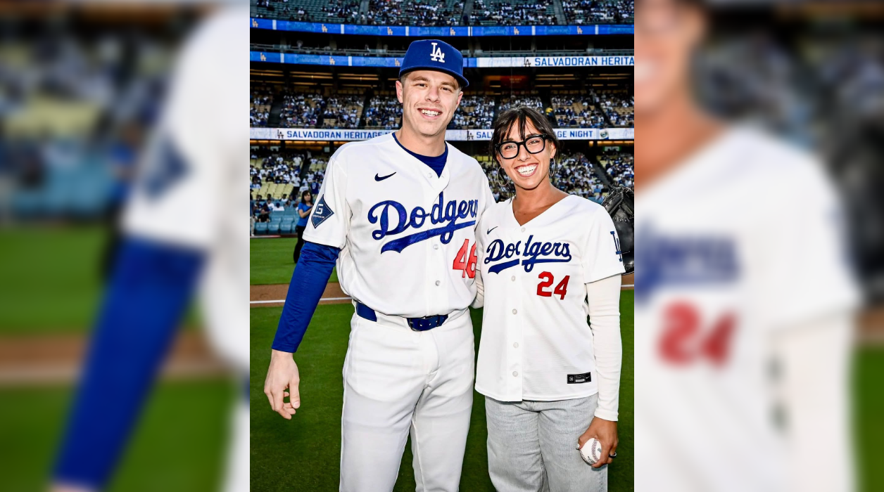 La atleta salvadoreña, figura destacada de la natación nacional, fue la invitada de honor en la Noche de la Herencia Salvadoreña en el Dodger Stadium. Foto: @indeselsalvador