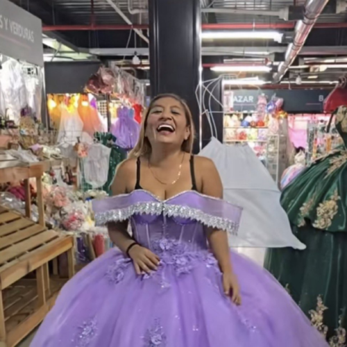 La tiktoker Yanira Berríos, conocida como "Corazón Bello", impuso una condición para su fiesta de 50 años: los invitados deben llevar más de $100 en efectivo. Foto: Cortesía.