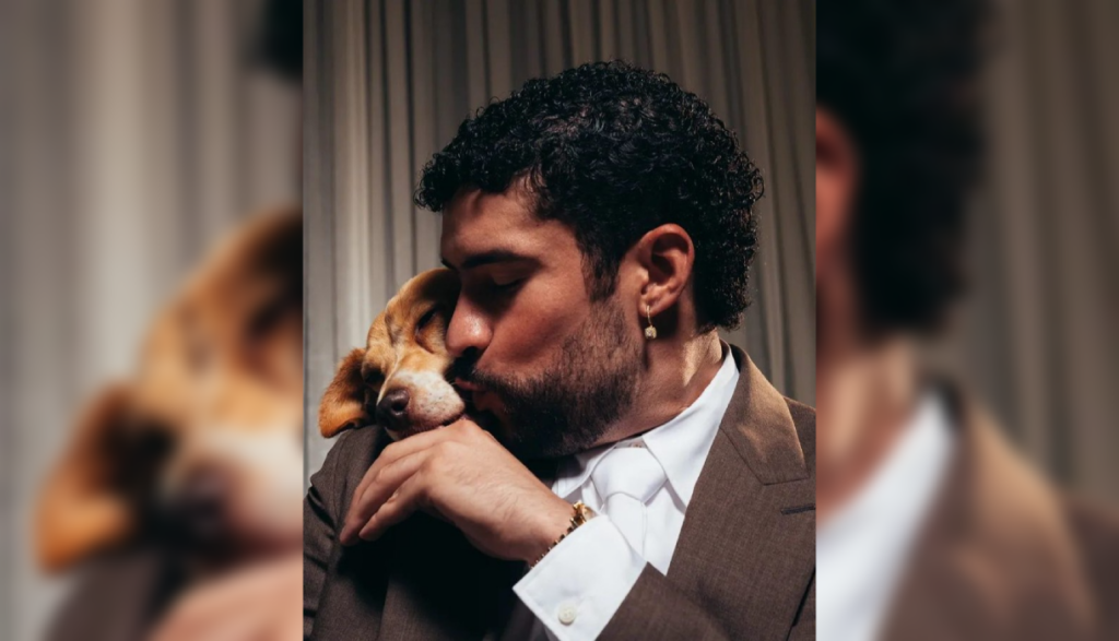 Bad Bunny y su perra Sansa son los protagonistas de la portada especial de perros de Vogue, destacando su vínculo en un reportaje fotográfico exclusivo. Foto: Vogue.