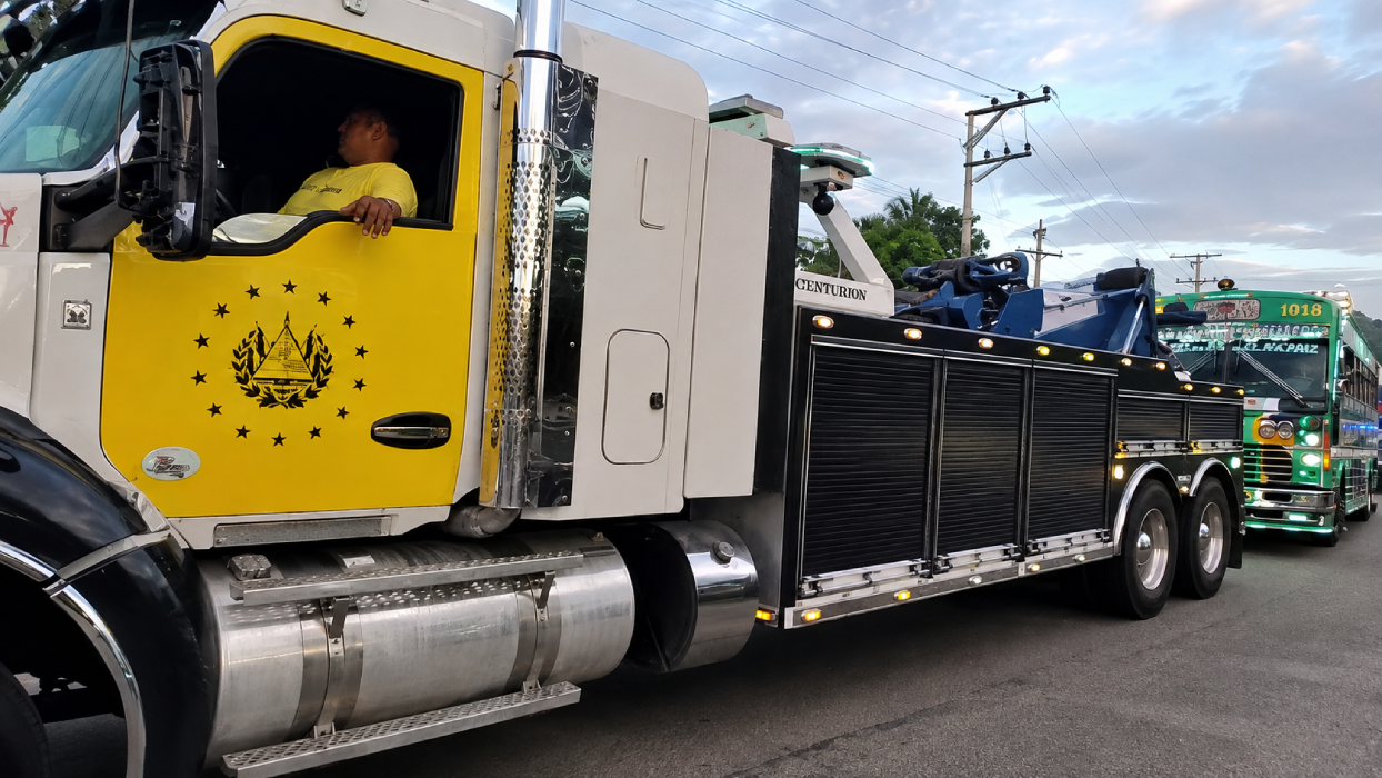 El VMT reporta tráfico fluido en El Salvador este 25 de agosto, con carriles reversibles activados y un cierre programado en Los Chorros para el fin de semana. Foto: @VMTElSalvador.