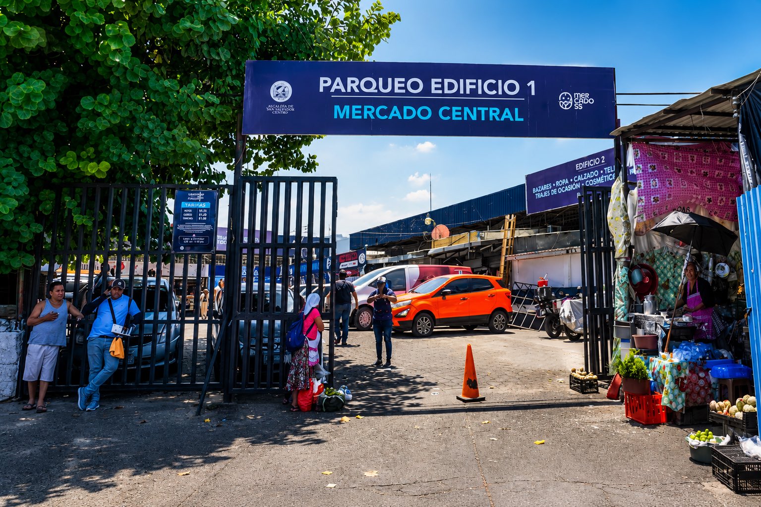 Los usuarios pueden ingresar al Mercado Central a través de las entradas habilitadas en la Calle Gerardo Barrios y la Avenida 29 de Agosto. Foto: @alcadia_ss.