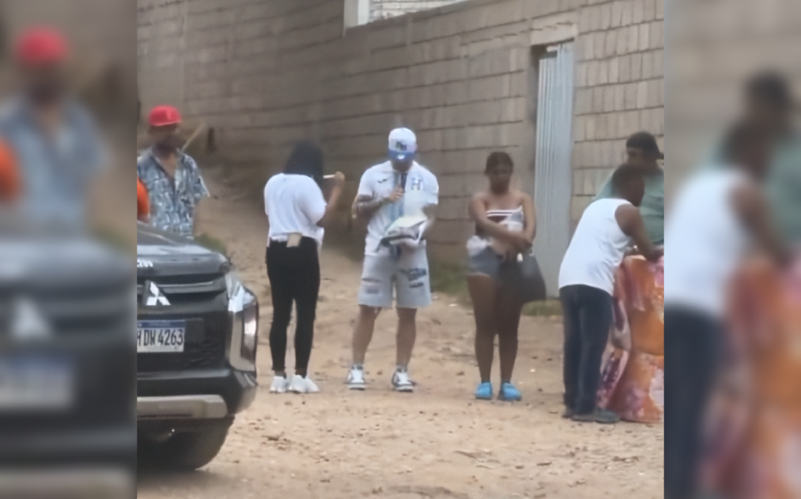 Ricky de San Miguel viajó a Honduras para llevar insumos a Urias Lobo, quien cumple prisión preventiva tras un polémico video. Foto: Captura de pantalla.