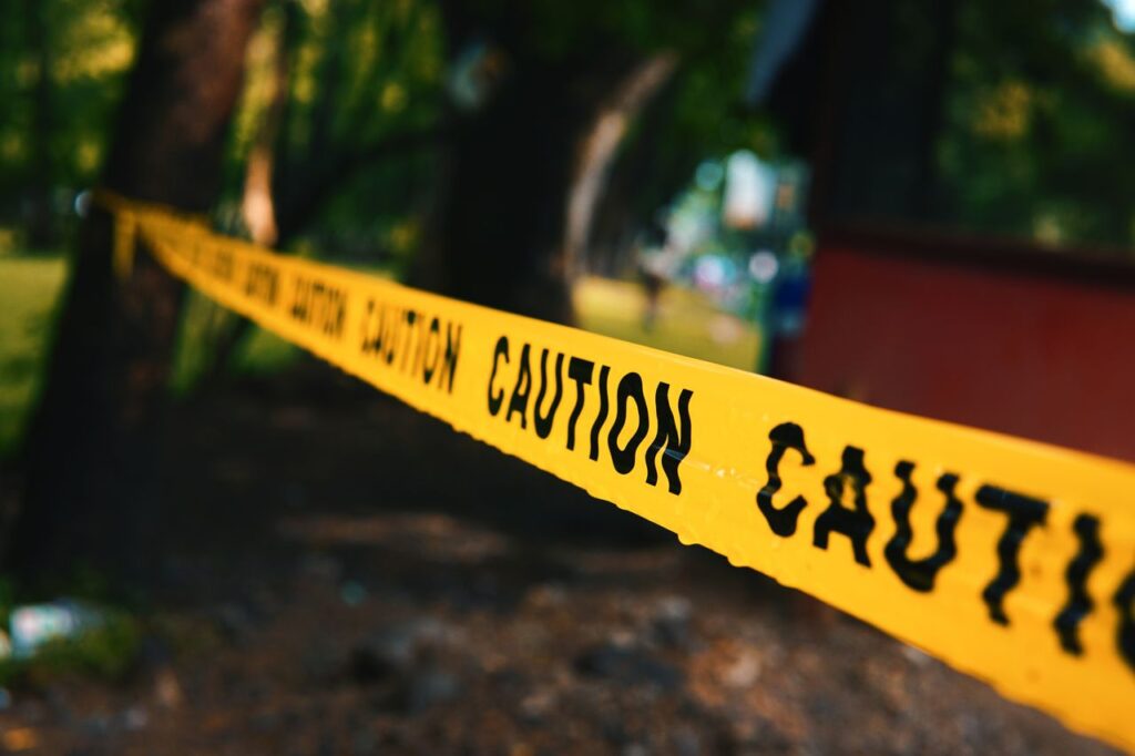La escena del crimen en San Alejo, La Unión, es procesada por las autoridades policiales. Foto: Pexels / ¡Mico Medel