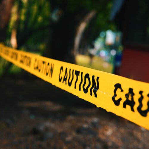 La escena del crimen en San Alejo, La Unión, es procesada por las autoridades policiales. Foto: Pexels / ¡Mico Medel