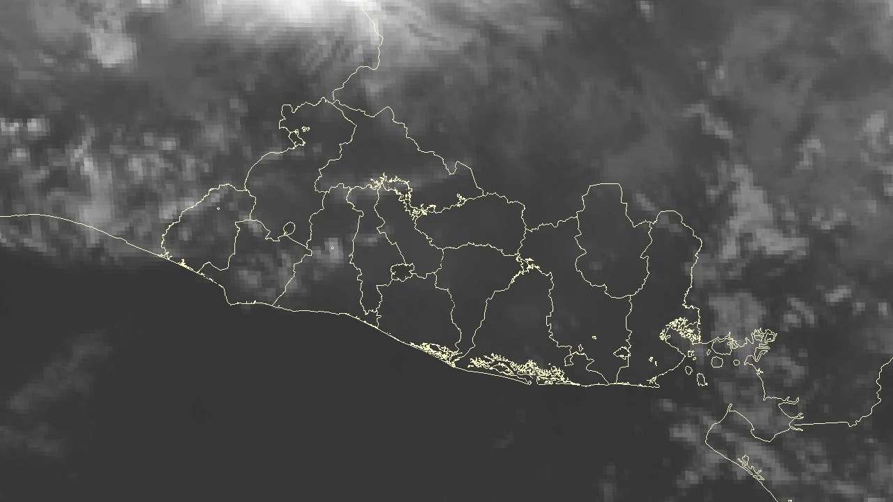 Las autoridades mantienen vigilancia constante ante el desplazamiento de una onda tropical que traerá tormentas al territorio nacional. Foto: MARN