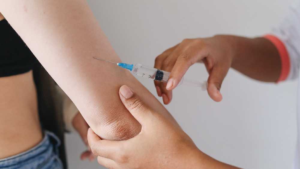 Las autoridades sanitarias instan a los padres a mantener los controles de vacunas escolares al día para proteger la salud de los menores en EE. UU. Foto: Pexels / Polina Tankilevitch