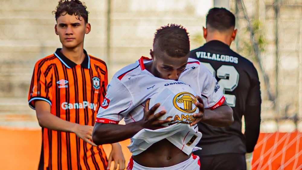 Atlético Balboa celebró una victoria histórica en el Barraza tras un encuentro marcado por la intensidad y cuatro penales cobrados. Foto: Facebook / CD Atlético Balboa
