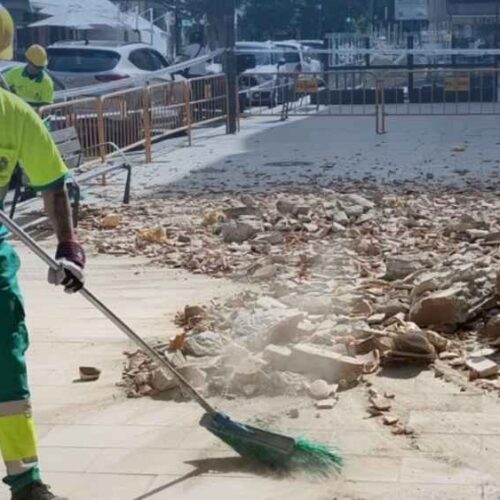 Residentes de Granada permanecen en espacios públicos tras las evacuaciones preventivas por los sismos. Foto: Ayuntamiento de Granada