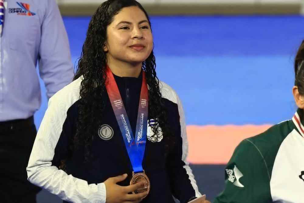 Andrea Ruiz, atleta del Programa Esfuerzo y Gloria, celebra su medalla de bronce tras vencer 9-1 a la dominicana Pamela Rodríguez. (Foto: INDES)