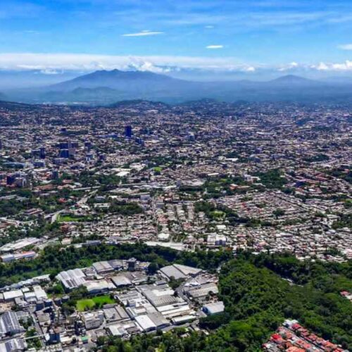 El Ministerio de Medio Ambiente recomienda precaución ante el calor intenso y posibles lluvias sectorizadas durante este fin de semana. (Foto: MARN)