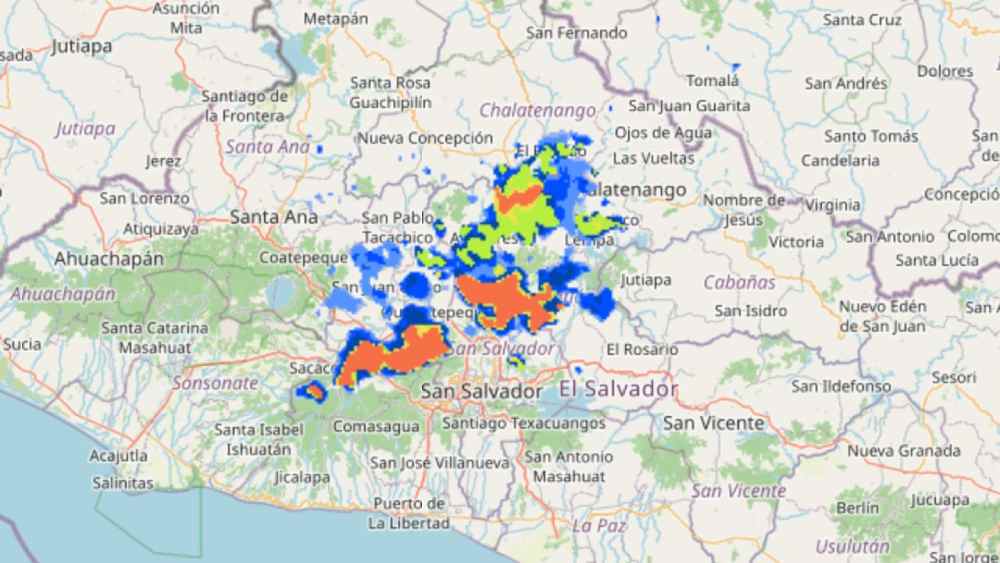 Las autoridades mantienen vigilancia ante el desplazamiento de Tormentas eléctricas hacia el Área Metropolitana de San Salvador. Foto: MARN.