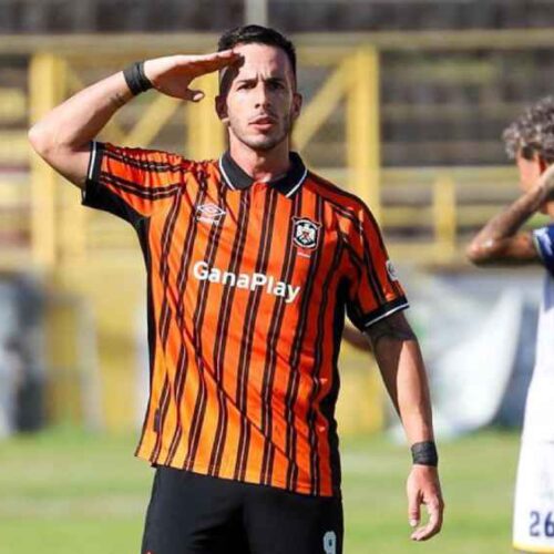 Federico Andrada celebra uno de sus tres goles en la goleada 4-1 ante el Fuerte San Francisco. Foto: LaPrimera @primerafutboles