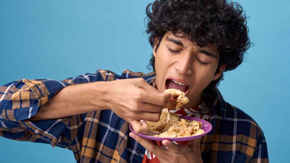 ¿Comes "saludable" pero subes de peso? El doctor David Céspedes explica por qué las modas dietéticas son un engaño. Pexels