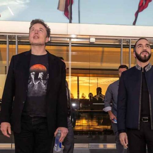 El presidente Nayib Bukele y Elon Musk han mantenido una relación estrecha basada en el impulso tecnológico hacia la IA. Archivo
