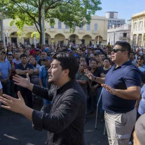 Durante una transmisión en vivo desde la plaza Simón Bolívar, el creador de contenido cuestionó por qué necesitaba permisos para realizar una actividad multitudinaria y afirmó: “Yo voy a continuar el evento, así me vaya preso o me pongan una multa”. Imagen de carácter ilustrativo.