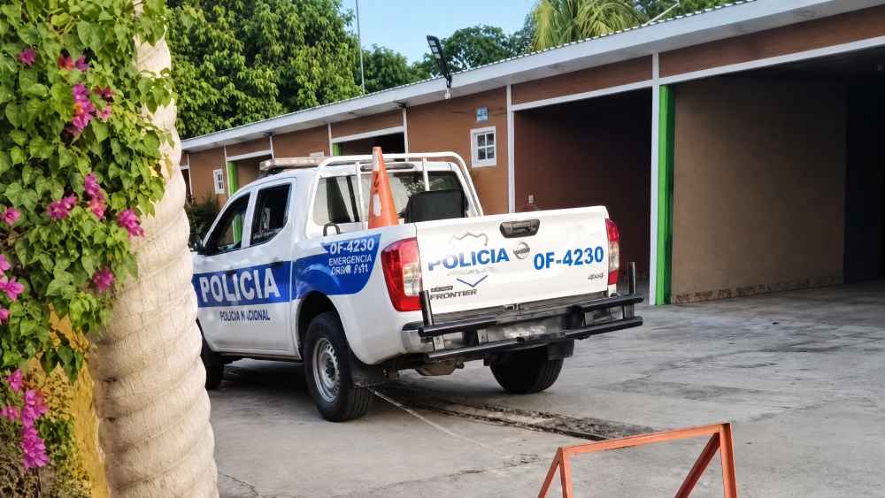 Elementos de la PNC procesaron la escena en un motel de Sonsonate este sábado. Captura de pantalla.