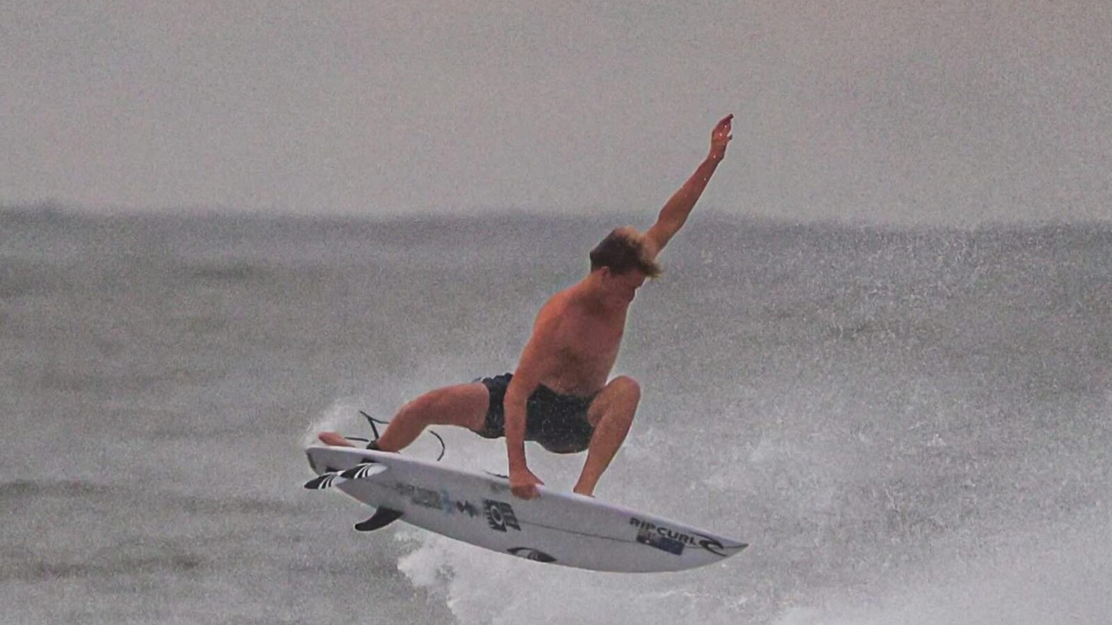 El Salvador se alista para recibir el ISA World Junior Surfing Championship 2026 en El Sunzal, congregando a las promesas globales de este deporte. Archivo