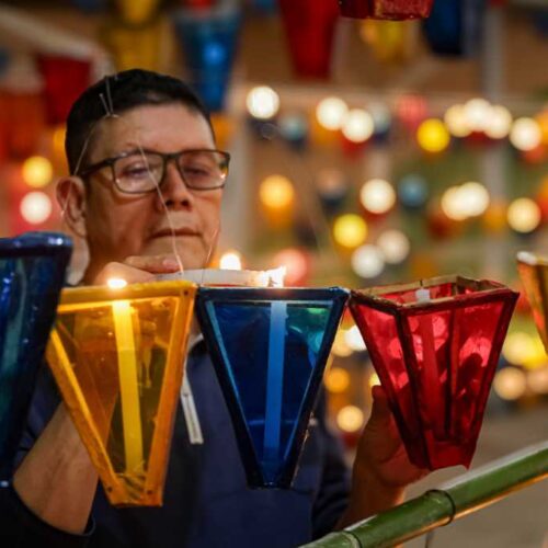 Los Farolitos llenan de luz y color las calles de Ahuachapán cada 7 de septiembre y se han convertido en un atractivo para visitantes nacionales y extranjeros. SDP