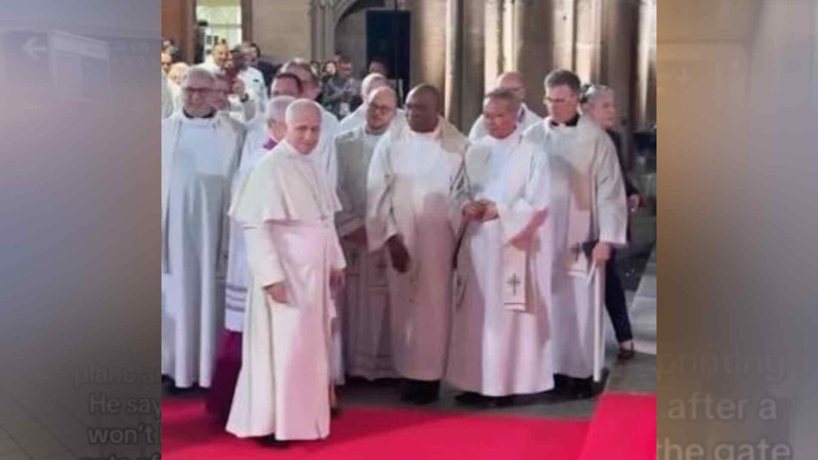 El momento en que León XIV cambia de dirección en Metz provocó acusaciones de racismo en redes; una revisión del video completo muestra una intervención de protocolo.
