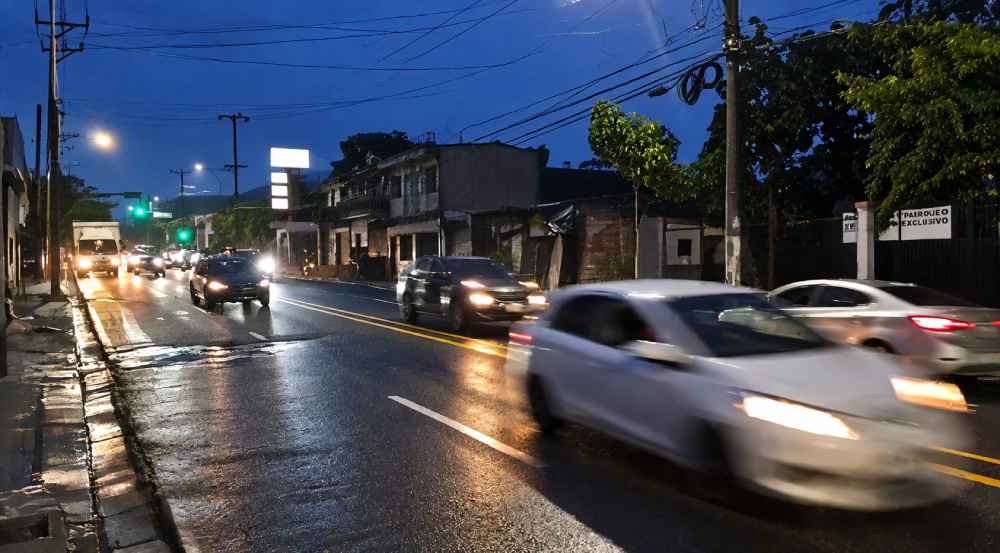 Autoridades mantienen dispositivos para agilizar el tráfico durante la mañana de este lunes 21 de septiembre. Las lluvias previstas podrían modificar las condiciones de circulación durante la jornada. Foto: @VMT.