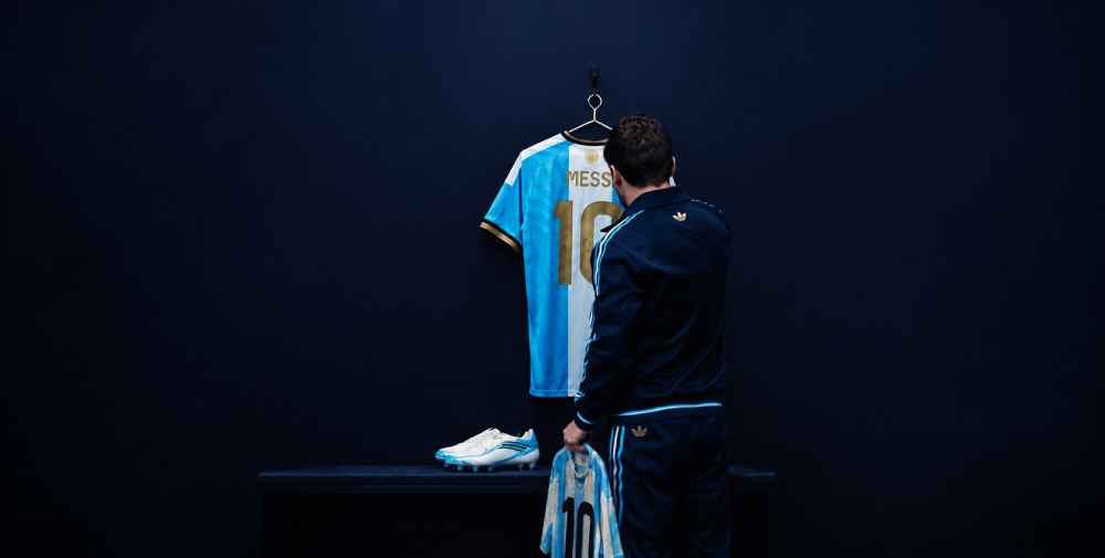 Lionel Messi presentó la camiseta especial que utilizará en su último partido con Argentina, el próximo 6 de octubre ante Benín. Foto: Captura de pantalla / Ilustración.