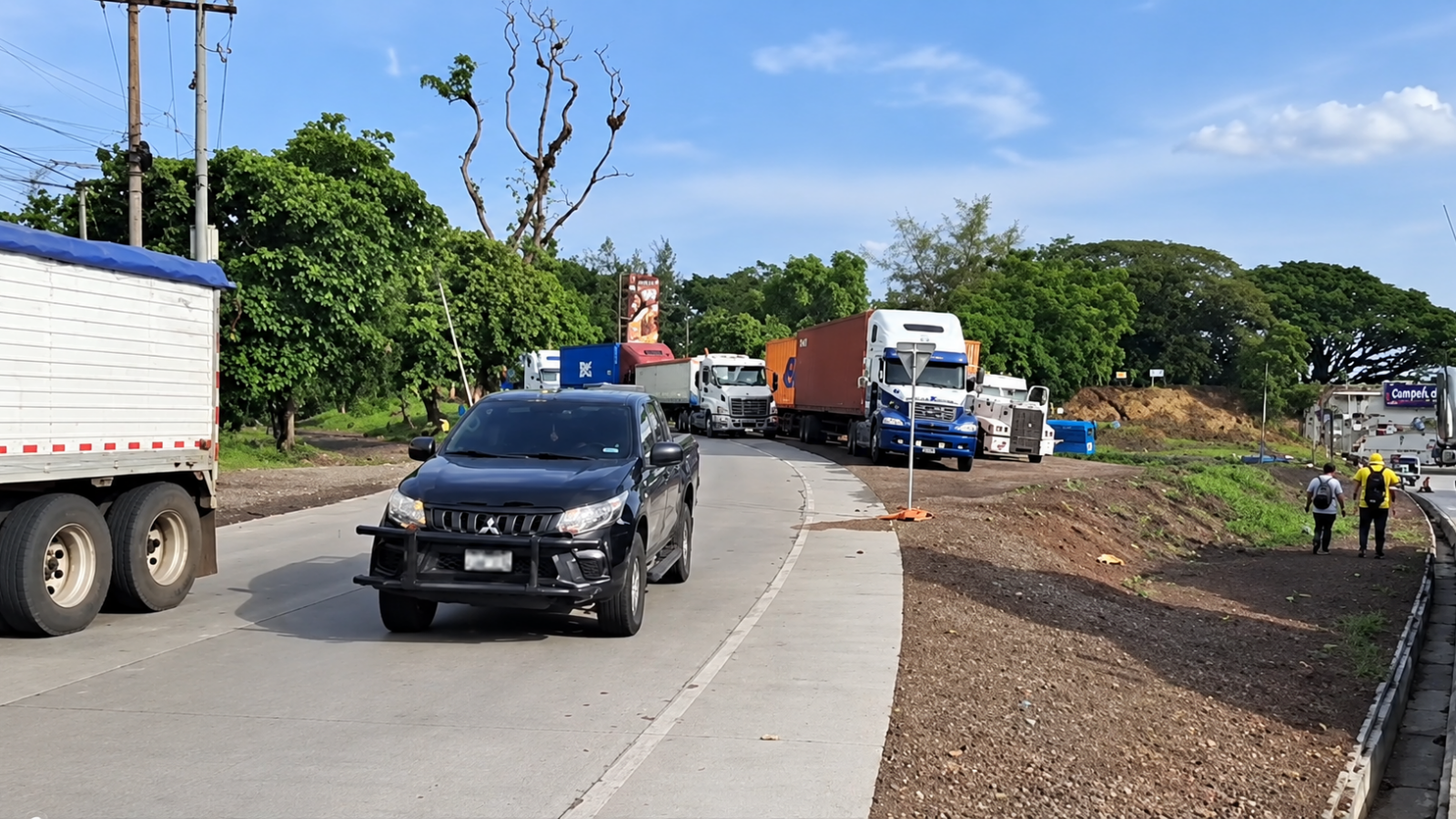 Flujo vehicular en las principales arterias de acceso al Gran San Salvador durante las horas de la mañana. Foto: VMT