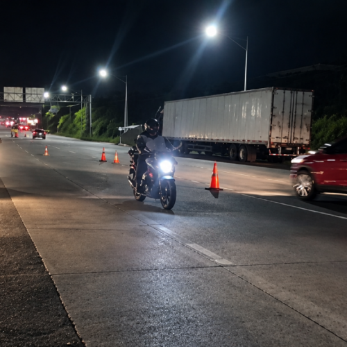 Conductores circulan por las principales vías de San Salvador bajo supervisión del VMT. Foto: @VMTElSalvador