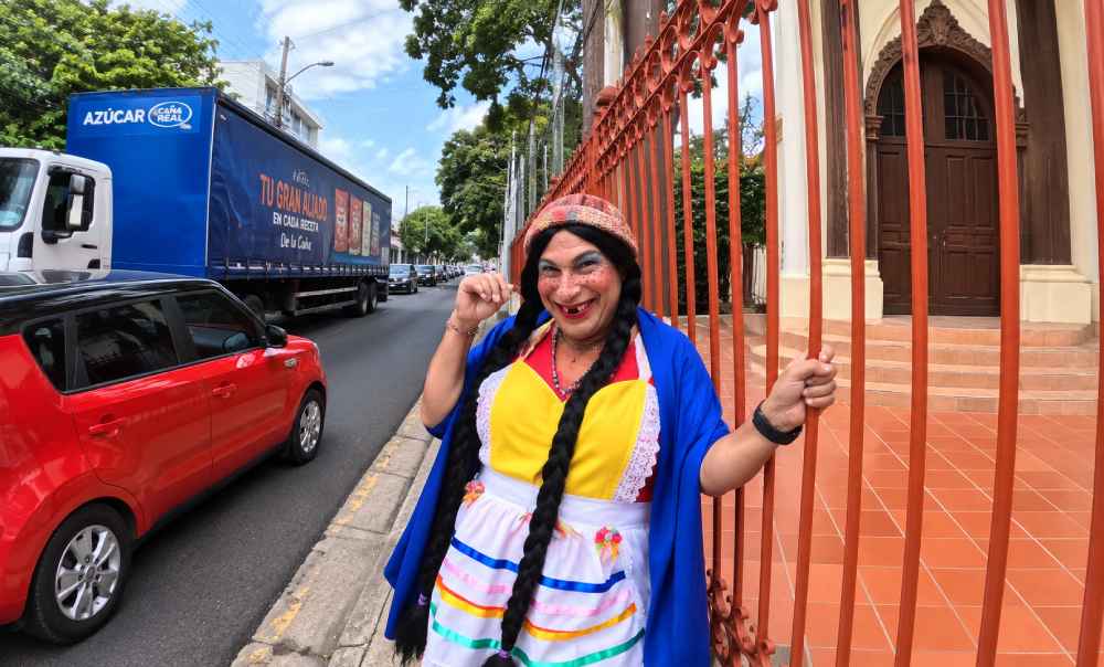 Niña Tenchis visitó la iglesia de Candelaria y pidió apoyo para la conservación del histórico templo de San Salvador. Foto: Captura de pantalla.