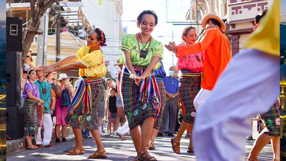 Las danzas del Ballet Folklórico Nacional combinan música, vestuario y coreografías inspiradas en tradiciones de El Salvador. Foto: @MITURElSalvador.