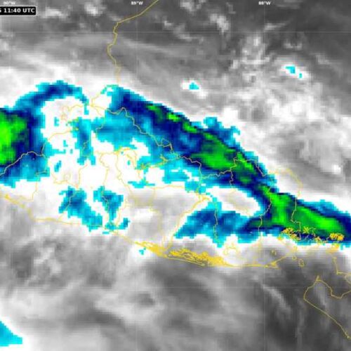 El clima permitirá una mañana sin lluvias durante los desfiles del 15 de septiembre, aunque las temperaturas subirán hasta los 36 °C. Foto: @MedioAmbienteSV.
