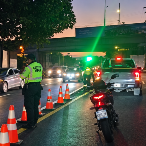 El VMT activó carriles reversibles en el Gran San Salvador. Avenida Jerusalén y Autopista a Comalapa con tráfico complicado.