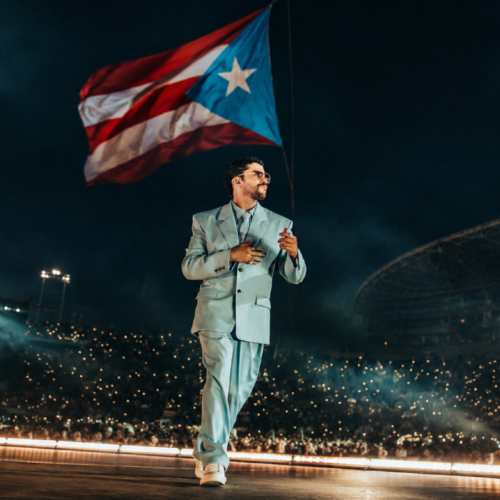 Un juez federal desestimó gran parte de una demanda masiva por derechos de autor sobre los orígenes del reggaetón tras un argumento clave de Bad Bunny. Foto: @BadBunny / Ilustración.