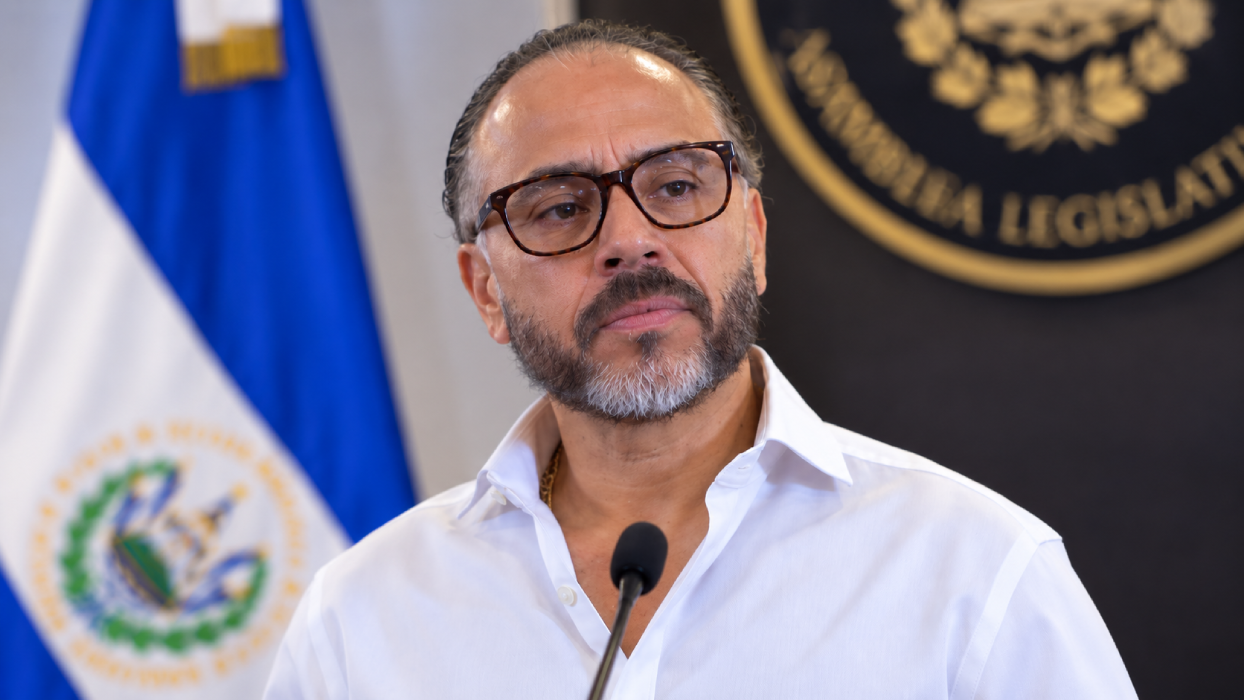 El presidente de la Asamblea Legislativa, Ernesto Castro, expresó preocupación por el fin del TPS para salvadoreños en EE.UU., previsto para el 9 de septiembre de 2026. Foto: Ilustración.