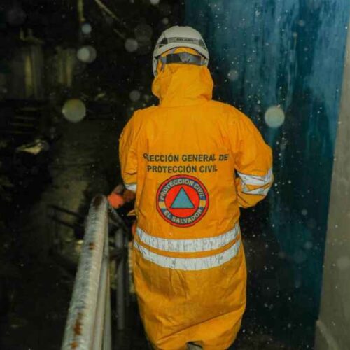 Protección Civil mantiene el aviso nacional ante las lluvias persistentes y el riesgo de inundaciones y deslizamientos en El Salvador. Foto: @PROCIVIL.