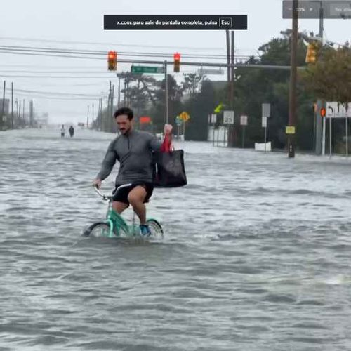 Las inundaciones provocadas por el nor'easter cubrieron calles de comunidades costeras de Nueva Jersey y obligaron a residentes a utilizar kayaks para desplazarse. Foto: Cortesía.