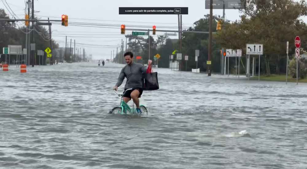 Las inundaciones provocadas por el nor'easter cubrieron calles de comunidades costeras de Nueva Jersey y obligaron a residentes a utilizar kayaks para desplazarse. Foto: Cortesía.