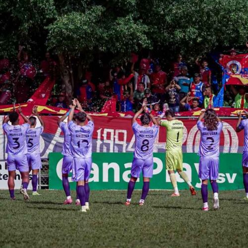 FAS terminó la jornada 11 como líder del Apertura 2026 por diferencia de goles, en una fecha que también dejó victorias de Firpo, Alianza y Águila. Foto: @CDeportivoFAS.