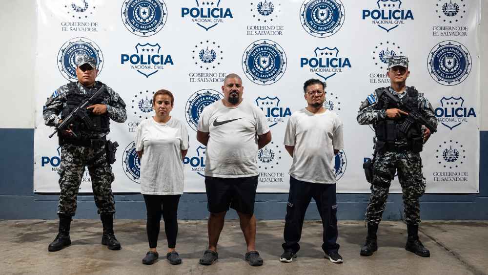 La PNC informó sobre la captura de tres personas tras una pelea registrada en Soyapango y difundida posteriormente en redes sociales. Foto: @PNC_SV.