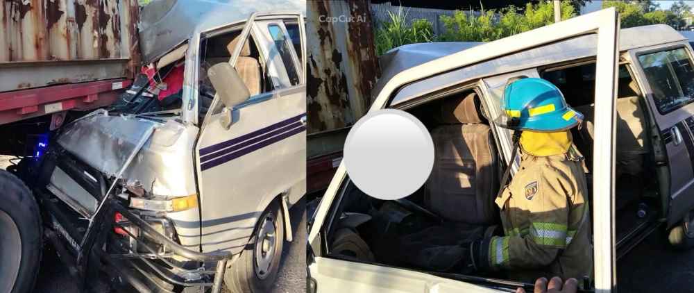 Equipos de emergencia atendieron el accidente de un microbús que transportaba estudiantes en la Carretera de Oro. Foto: cortesía.