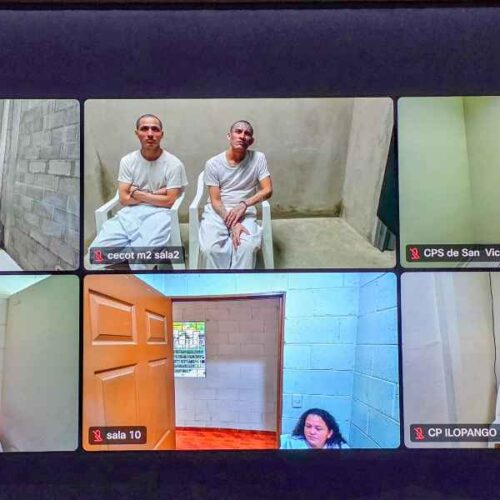 La Fiscalía informó sobre el inicio del juicio contra 38 pandilleros del Barrio 18 por homicidios y otros delitos. Foto: @FGR_SV.