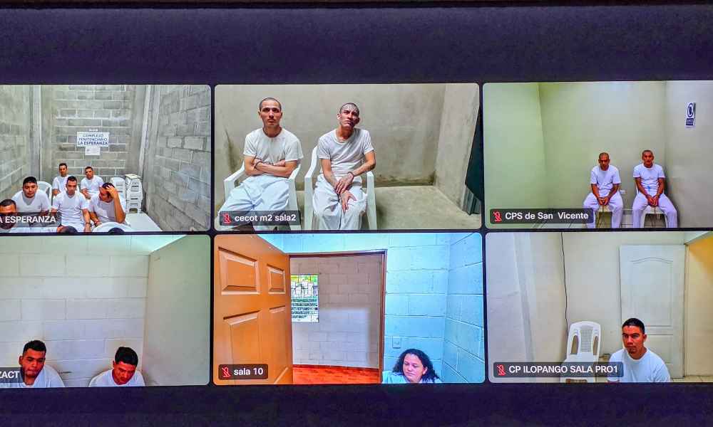 La Fiscalía informó sobre el inicio del juicio contra 38 pandilleros del Barrio 18 por homicidios y otros delitos. Foto: @FGR_SV.