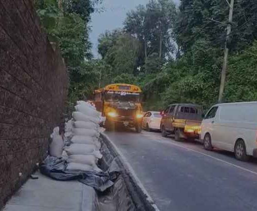 El tráfico de este miércoles 30 de septiembre se gestiona con carriles reversibles en varios corredores de alta circulación. Foto: @VMTElSalvador.