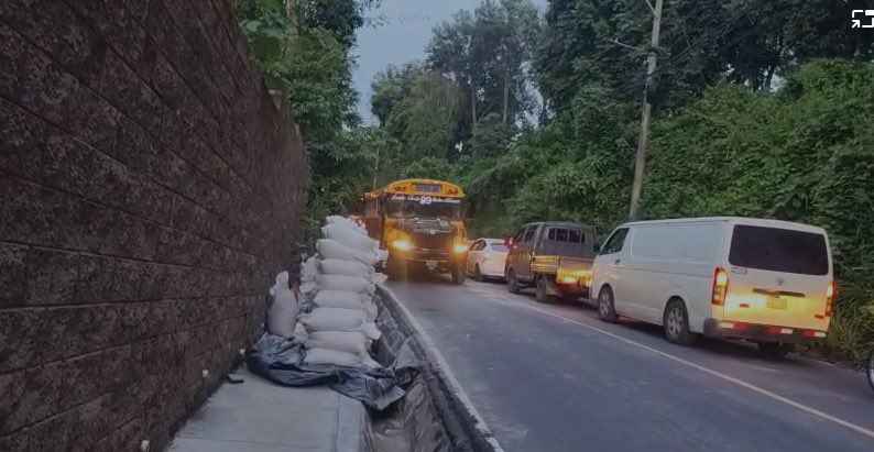 El tráfico de este miércoles 30 de septiembre se gestiona con carriles reversibles en varios corredores de alta circulación. Foto: @VMTElSalvador.
