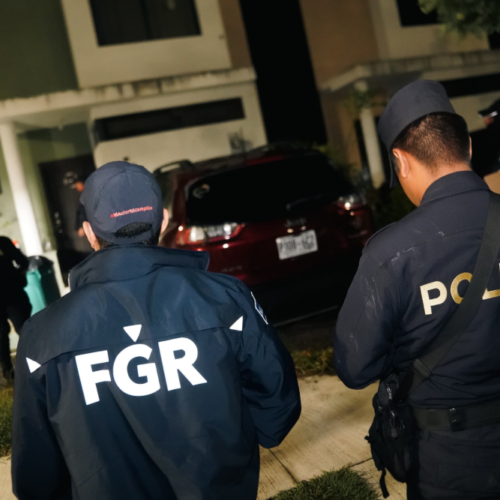 La FGR sostiene que falsas encuestas pagadas con hasta $25 fueron utilizadas para recopilar datos personales y abrir cuentas bancarias digitales. Foto: @FGR_SV.