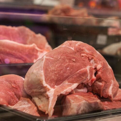 El retiro por posible contaminación con listeria comprende guanciale elaborado en Italia e importado a Estados Unidos. Foto: Pexels / Julia Filirovska.