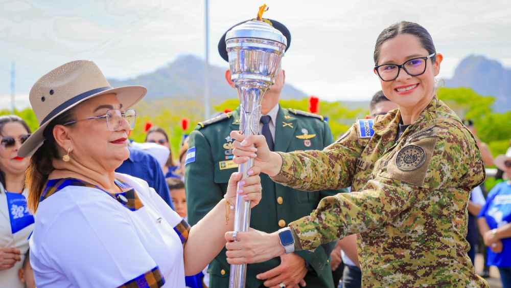FOTOS. Antorcha Centroamericana concluye su recorrido por El Salvador y pasa a Honduras