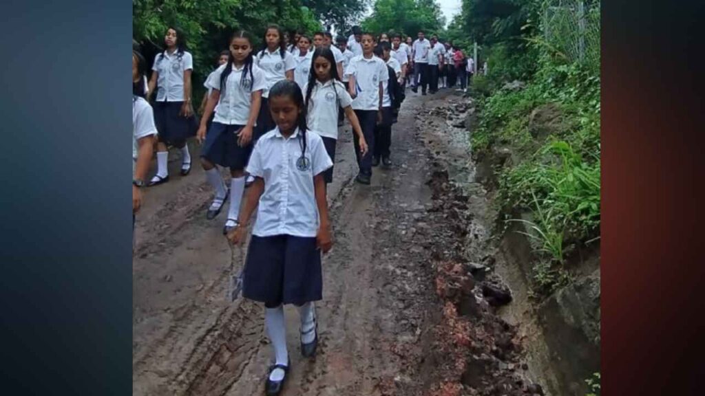 Centro Escolar Los Toles: Símbolo de civismo, resiliencia y esperanza en El Salvador