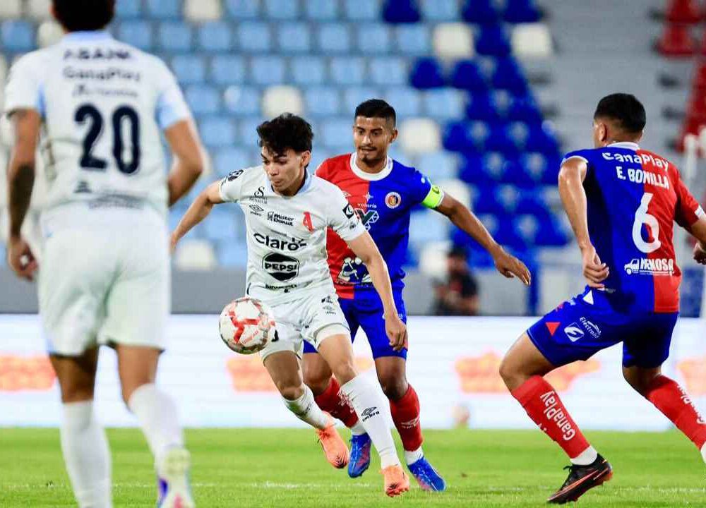 Yamil Bukele aseguró que FAS vs. Alianza contará con transmisión por televisión y calificó de falsa la versión que indicaba lo contrario.