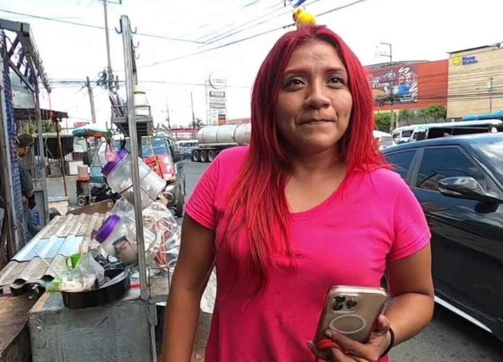Una comerciante de Soyapango pidió una reubicación después del retiro de puestos realizado durante el proceso de recuperación de calles y aceras. Foto: Juan José López / Publimetro El Salvador.